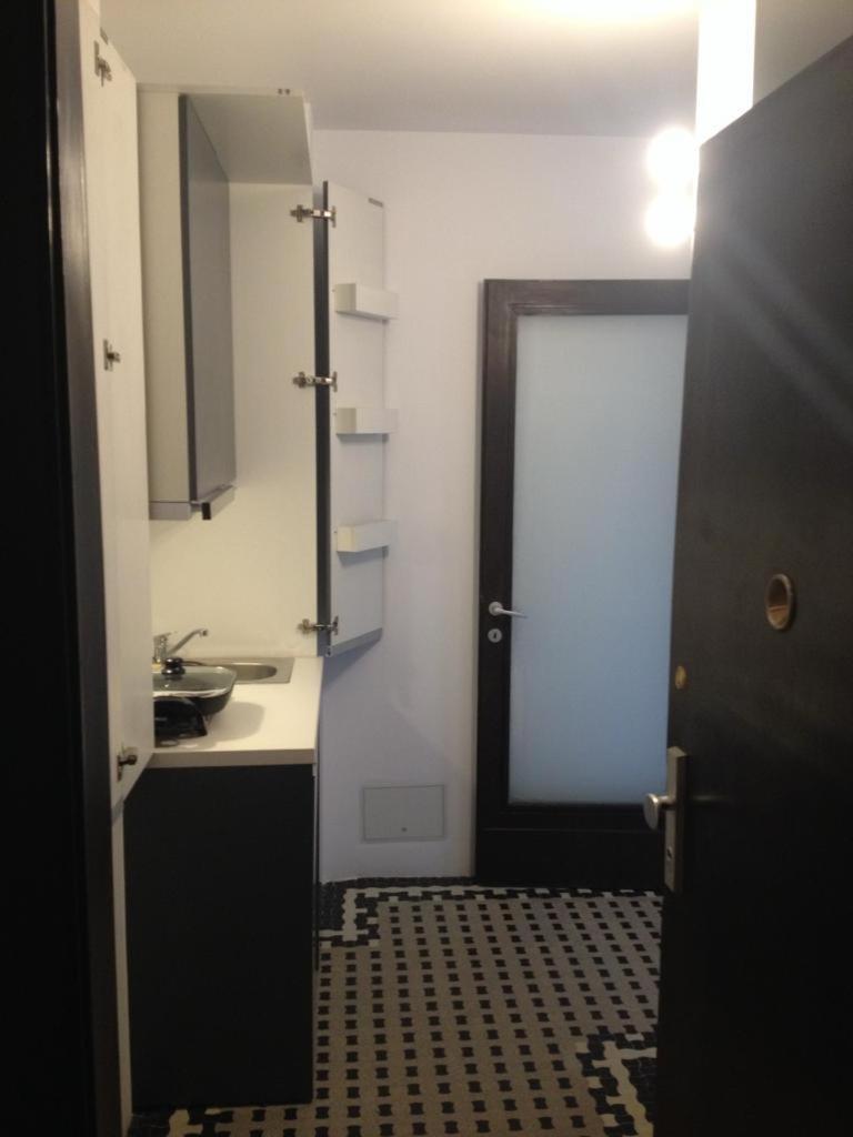 Central Studio Across From Intercontinental Bucareste Exterior foto