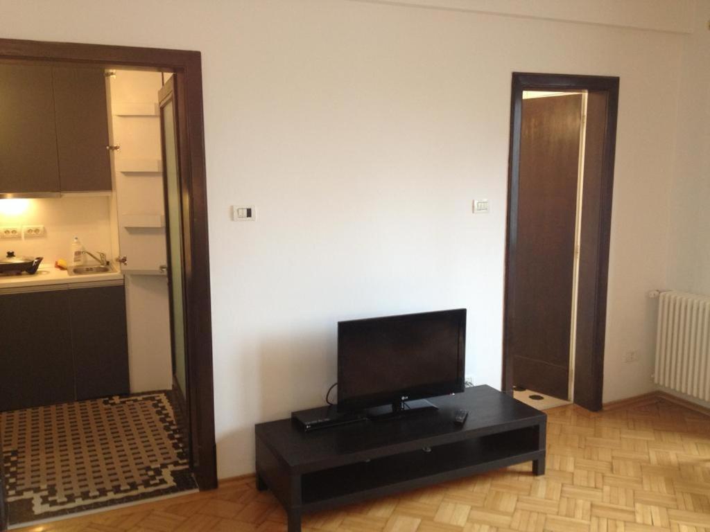 Central Studio Across From Intercontinental Bucareste Exterior foto