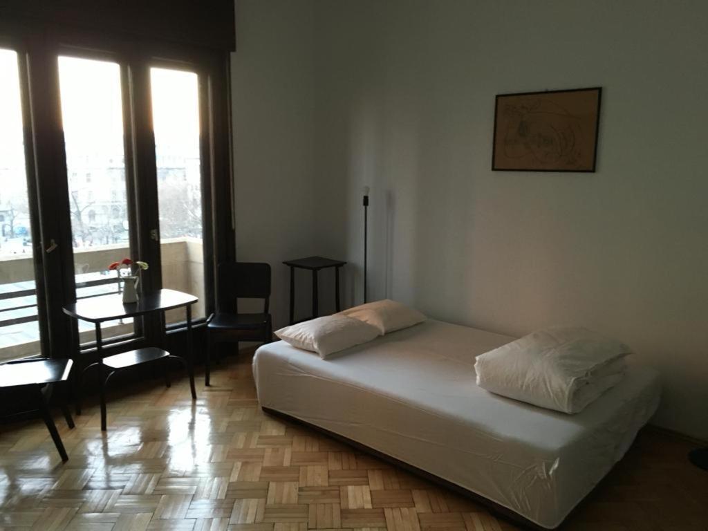 Central Studio Across From Intercontinental Bucareste Exterior foto